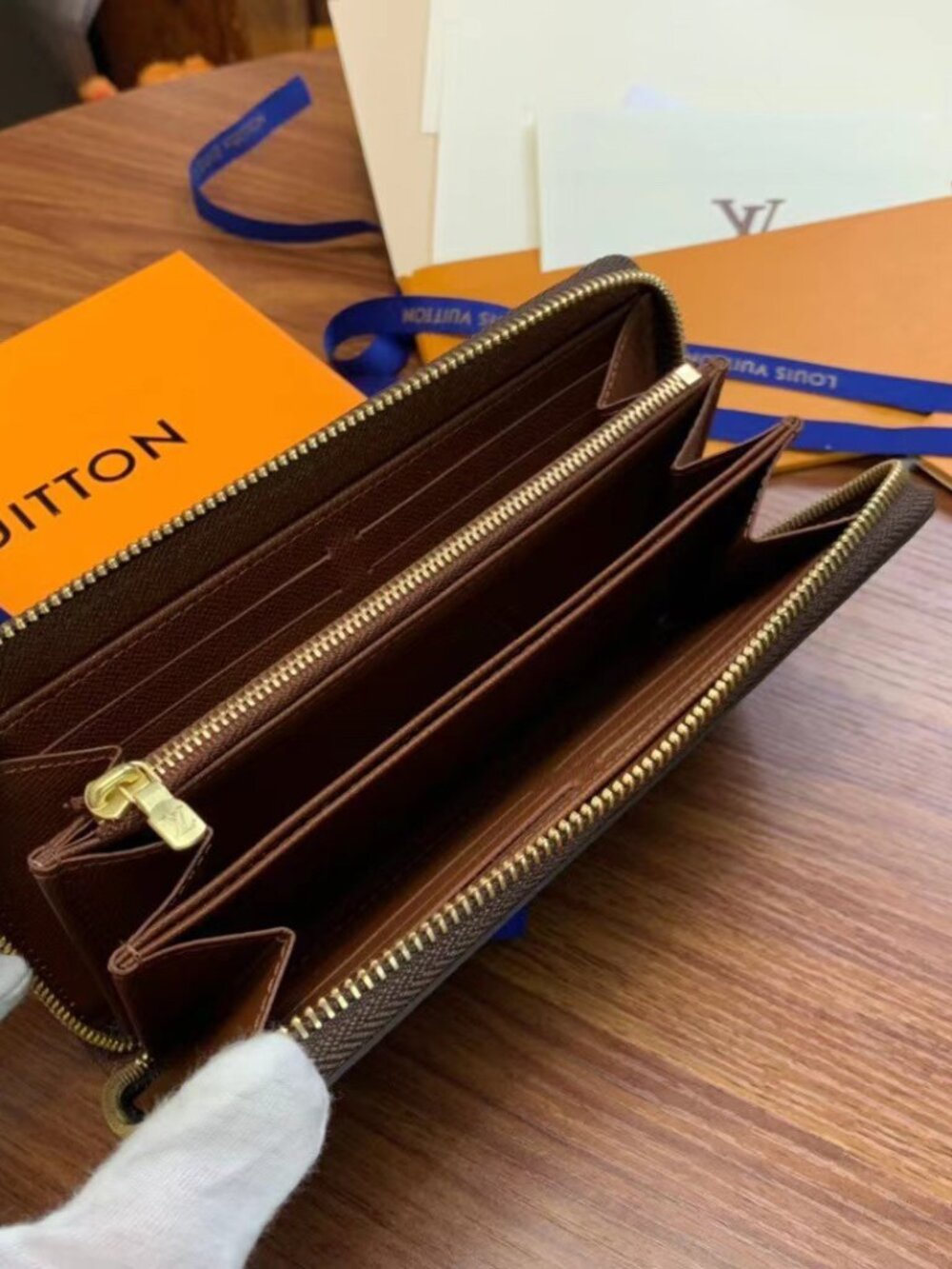 lv Pochette Felicie Monogram Fuchsia Lining - Picture 4 of 9